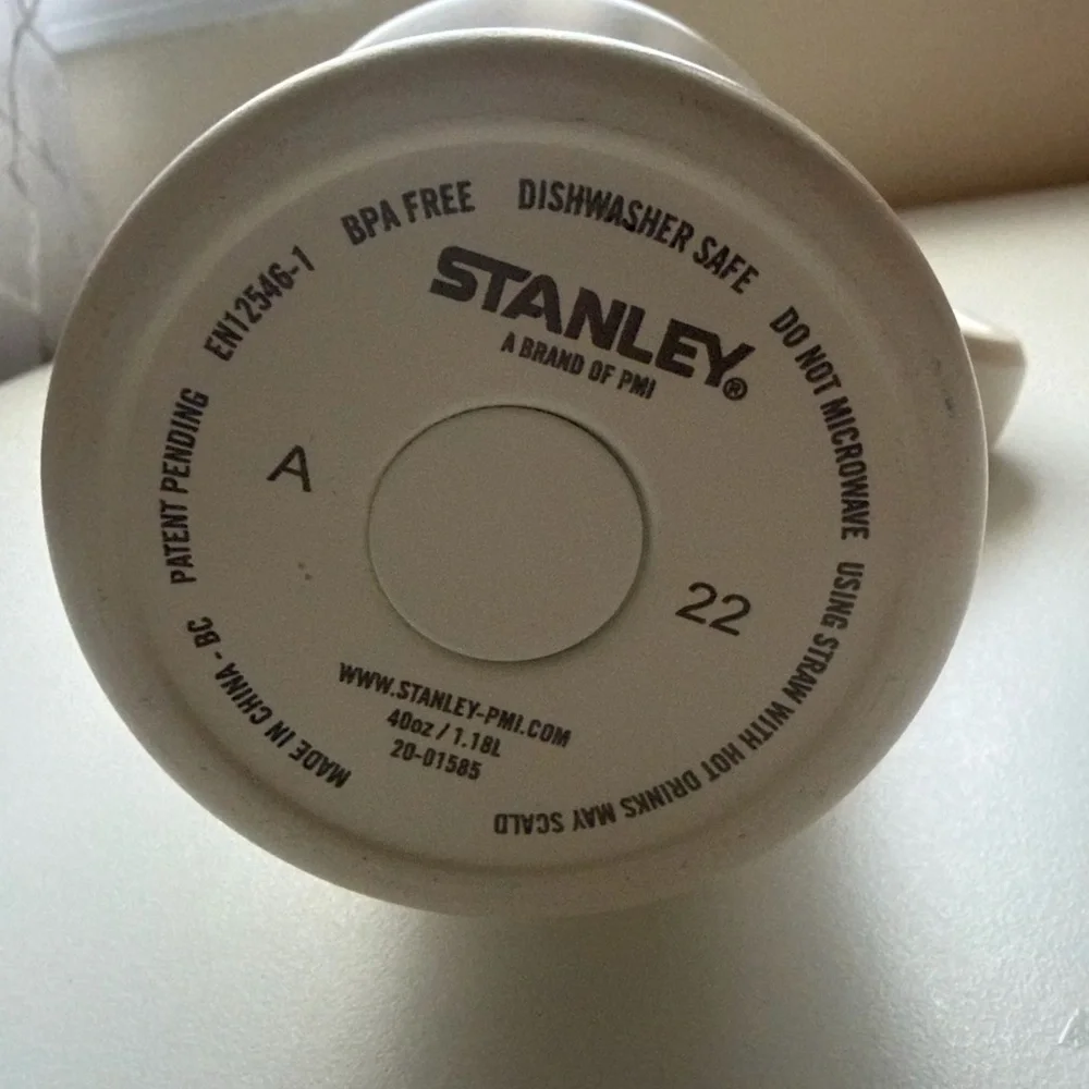Stanley 40 oz Quencher – Cream Floral Artist Edition (2022, Glynn Rosenberg) - Picture 3 of 16